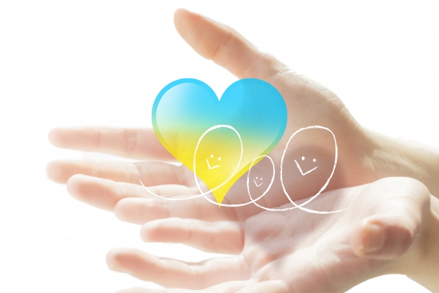 ハートを持つ手