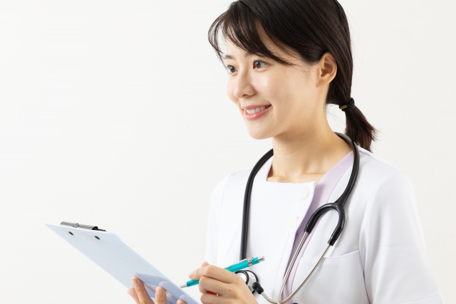 カウンセリングする女性