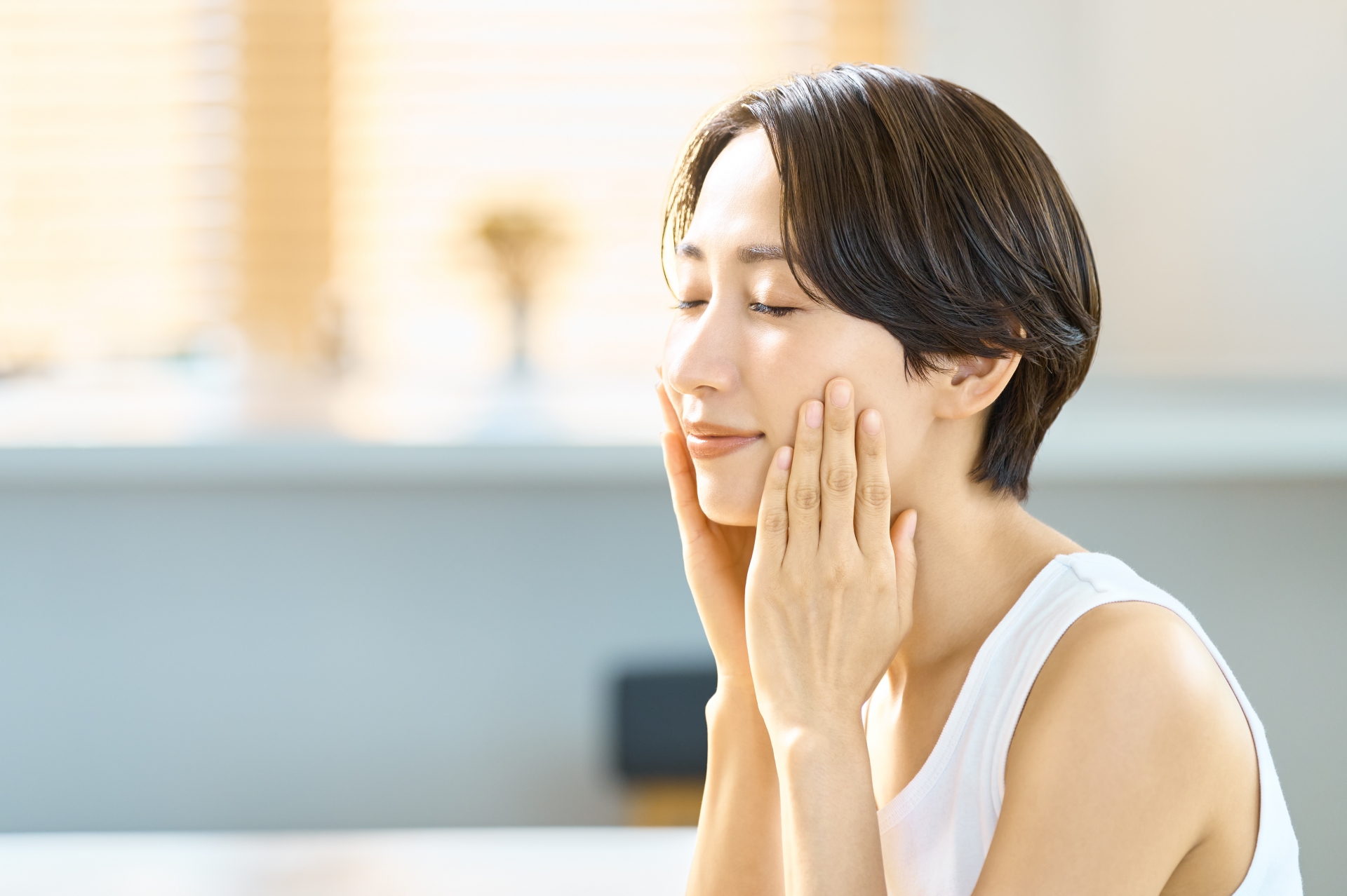 擦らず優しくハンドプレスでなじませる