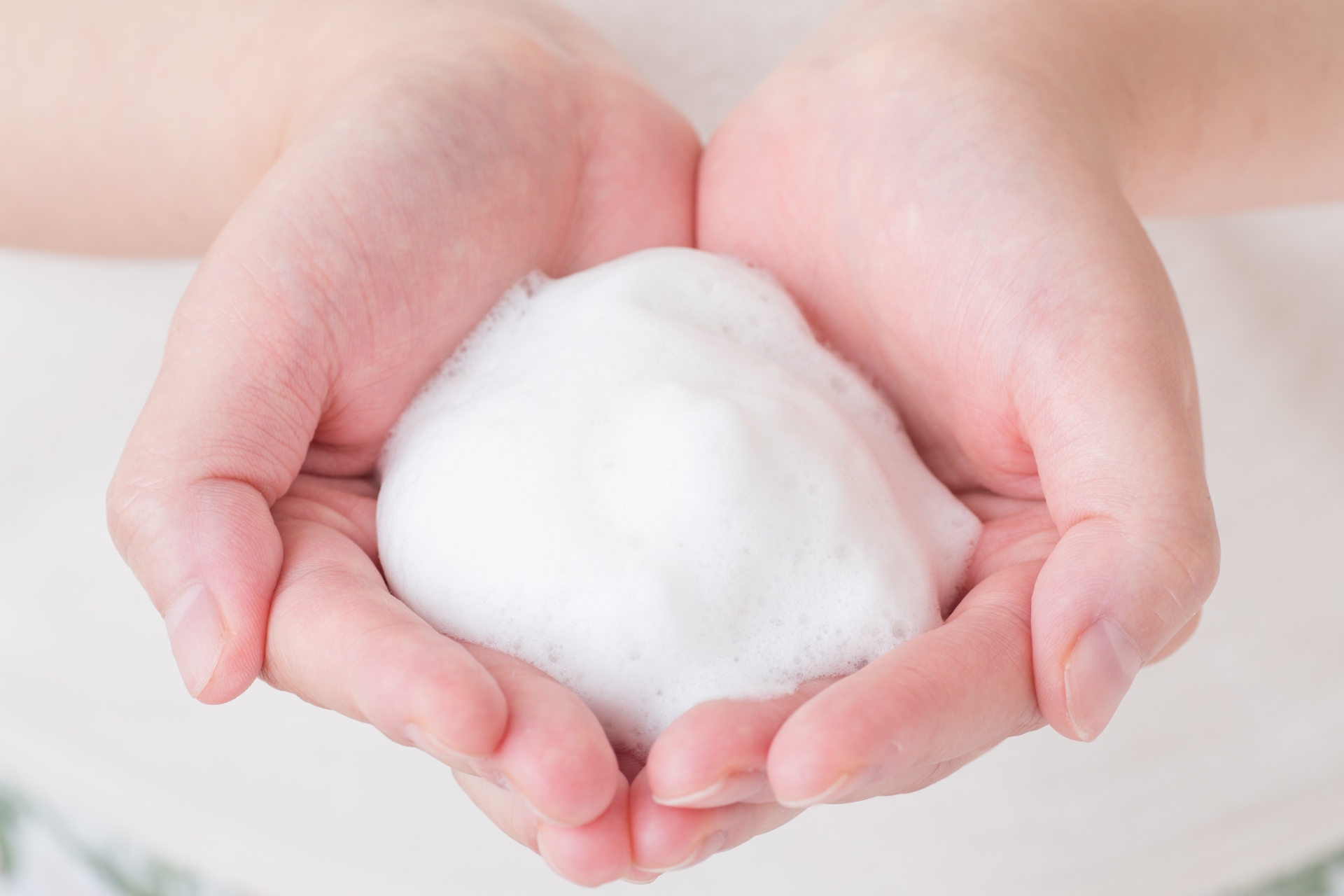 クレンジング剤をケチらずたっぷり使用する